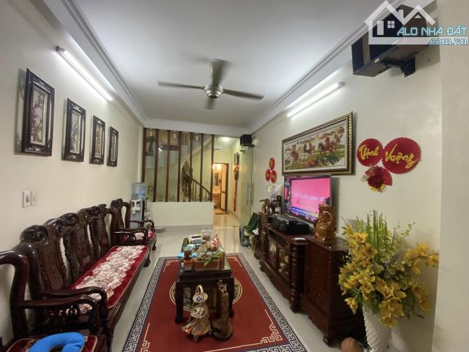 Bán nhà phố Nguyễn Ngọc Vũ, Q Cầu Giấy, ô tô, Kd, 67m, 5 tầng,14 tỷ.