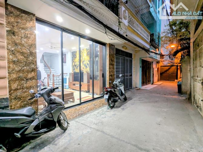 Bán siêu phẩm nhà dân đối diện ga Láng, 37m2 x 5t chỉ 7.6 Tỷ, xe ba gác tận cửa