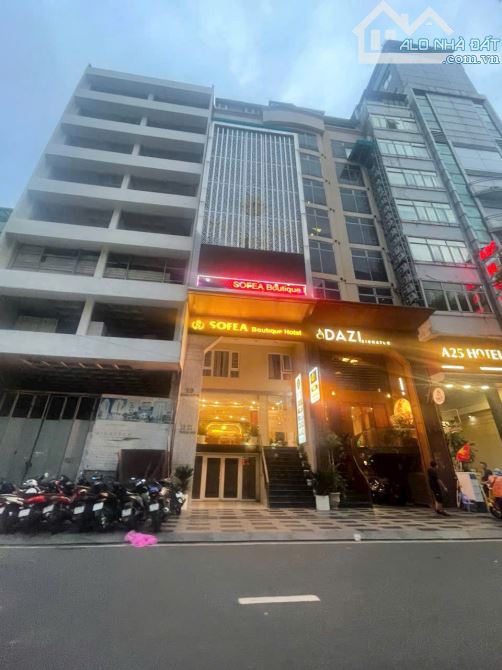 Cho thuê khách sạn mặt tiền ngay chợ Bến Thành Quận 1, 46 phòng - Full nội thất - PCCC