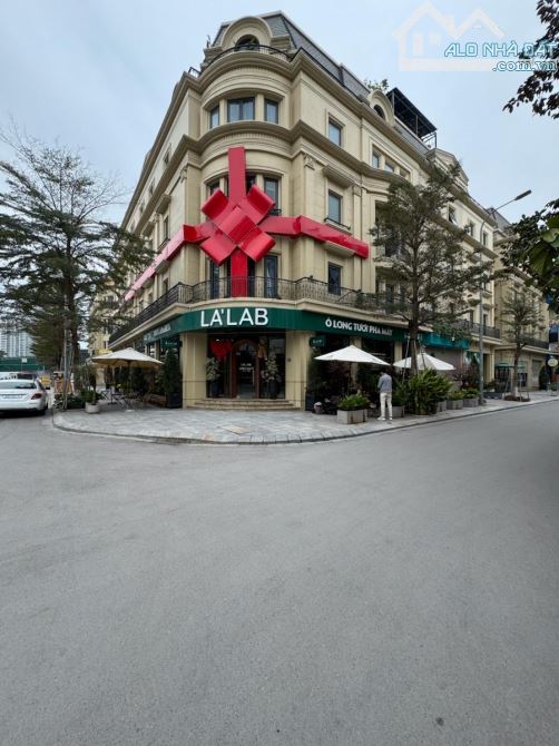 BIỆT THỰ SIÊU ĐẸP – ĐỐI DIỆN DỰ ÁN RUE DE CHARME 214 NGUYỄN XIỂN,175M ,65 TỶ