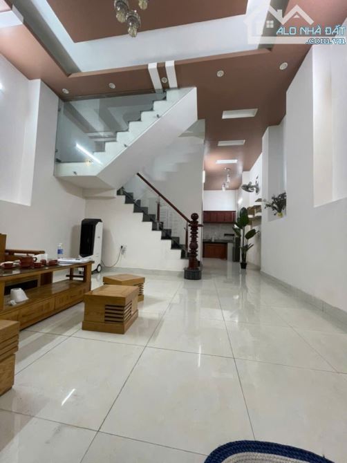 Bán nhà 1 Trệt 1 Lầu Dĩ An,đường 2 ô tô,gần TTYT Dĩ An