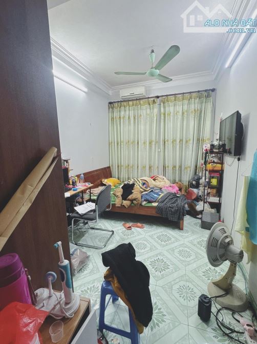 Bán gấp nhà Yên Lạc 39/43m2, 4T dân xây, ngõ thông, phân lô, gần phố. Giá 11.5 tỷ sổ đỏ cc