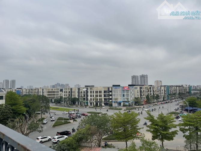 Bán nhà mặt phố Nguyễn Văn Huyên, Starlake Tây Hồ Tây, 350m 8 tầng 25MT 210 tỷ