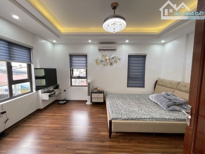 BÁN NHÀ Phố Trạm Long Biên,4 ngủ,full nội thất DT 55m²  MT 4m,Giá 7 tỷ - 1