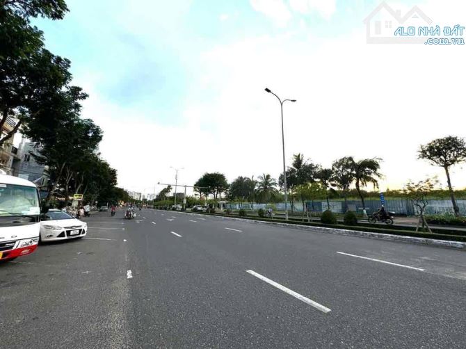 CỰC HÓT! SIÊU PHẨM TÒA HOTEL 4 TẦNG- 2 MẶT TIỀN VIEW BIỂN NGUYỄN TẤT THÀNH- NGAY CÔNG VIÊN - 1