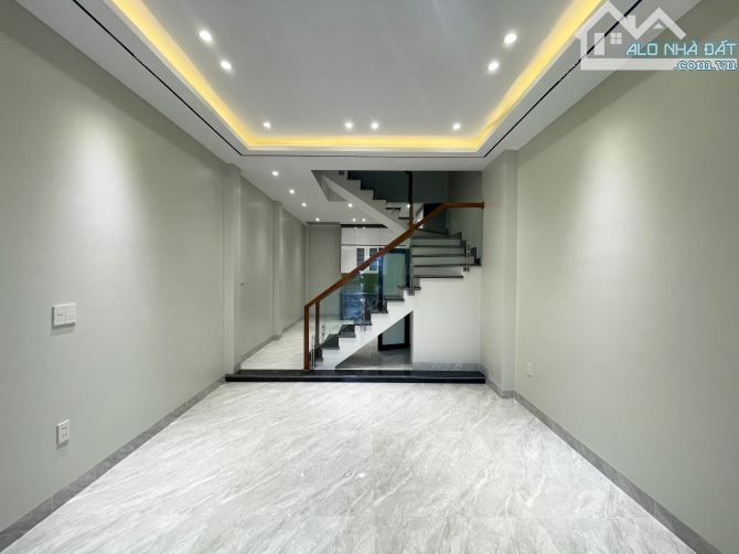 Nhà 4 tầng xây mới TĐC Sao Sáng 654 Ngô Gia Tự - 40m2 - Hướng Đông - 1