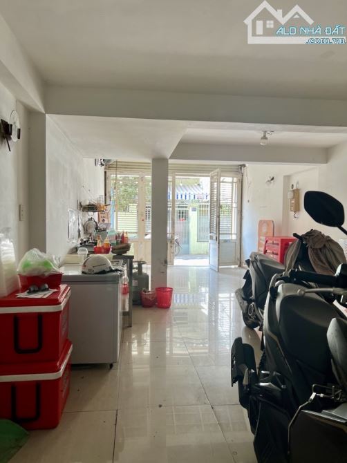 Hẻm 7m thông, 3 tầng, 18m x 23m, gần Etow Cộng Hoà, nhà ga T3 sân bay, phường 13, Tân Bình - 1