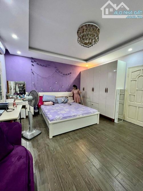 Bán nhà Đội Cấn, DT 42m2, vị trí trung tâm, 50m ra oto tránh, nhà đẹp dân xây, giá 10 tỷ 2 - 1