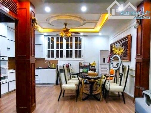 BÁN NHÀ PHÂN LÔ Ô TÔ VÀO NHÀ - HOÀNG QUỐC VIỆT – CẦU GIẤY - 2 MẶT THOÁNG CHỈ 17,9 TỎI - 1