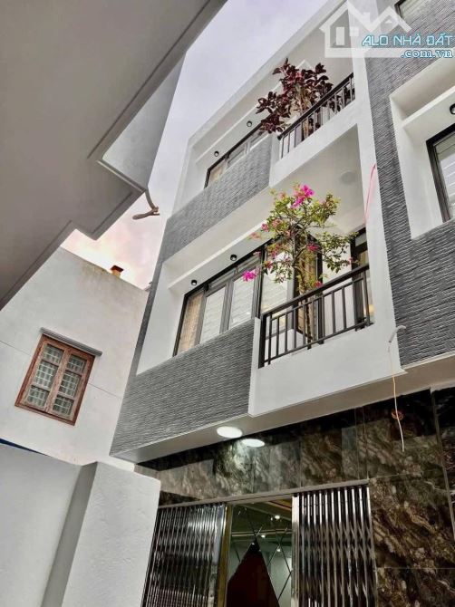 🌻🌻🌻 Căn nhà 3 tầng xây mới ngõ đường Ngô Tất Tố thông sang Đinh Công Tráng - P. Lộc Hạ - 1