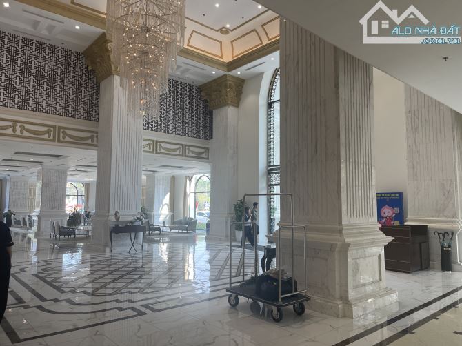 Bán nhà mặt phố Nguyễn Văn Huyên, Starlake Tây Hồ Tây, 350m 8 tầng 25MT 210 tỷ