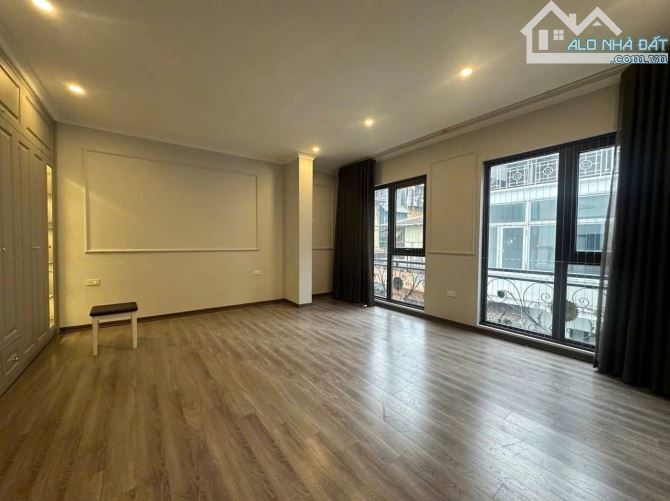 PHỐ HUỲNH THÚC KHÁNG - NGUYÊN HỒNG - TÒA BUILDING 2 MẶT TIỀN 10M & 7M - 80M2 - 8 TẦNG - 21