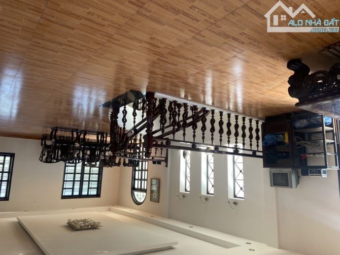 Bán Biệt thự MẶT TIỀN ĐINH TIÊN HOÀNG, TP HUẾ, view hồ, dòng tiền tốt. - 2