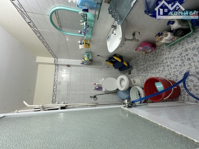Bán nhà 3 tầng đường Lê Văn Quới, giáp ngã tư 4 xã, giá 3 tỷ hơn - 2