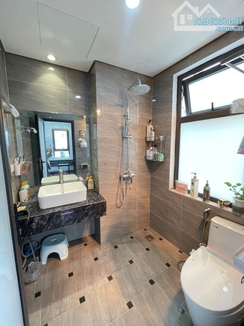 BÁN NHÀ Phố Trạm Long Biên,4 ngủ,full nội thất DT 55m²  MT 4m,Giá 7 tỷ - 2