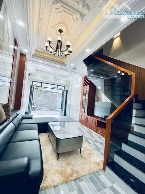 Bán Nhà Trương Định - Ô Tô Qua Nhà, Bề Thế Rực Rỡ, Giá Cực Kì Tốt, Ở Cực Sường. - 2