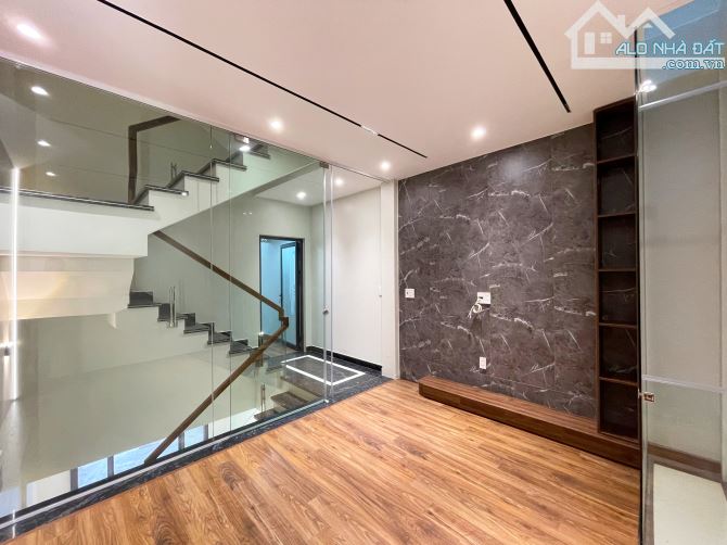 Nhà 4 tầng xây mới TĐC Sao Sáng 654 Ngô Gia Tự - 40m2 - Hướng Đông - 2