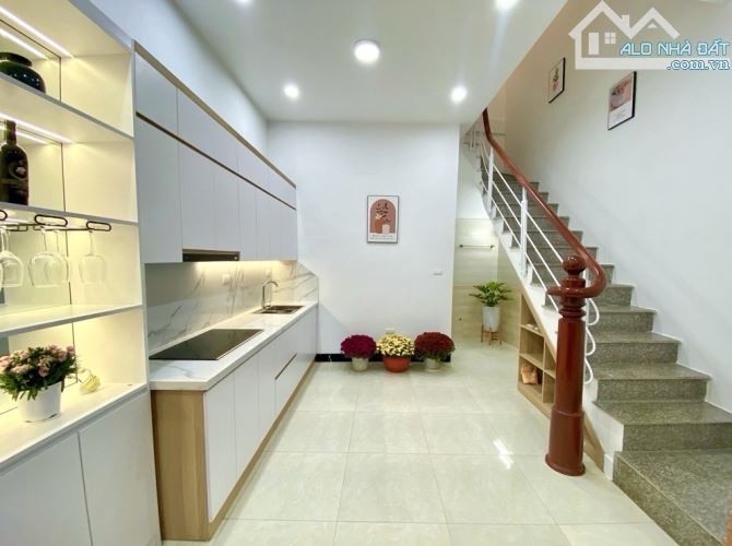 Hiếm, nhà đẹp Quang Tiến 35M x 5T, Ô TÔ đỗ cổng, ở cực sướng 5,77 tỷ - 2