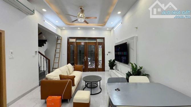 Cho thuê nhà nguyên căn mới xây Ngõ An Sơn Đại La, Hai Bà Trưng HN - 2