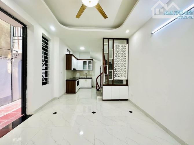 BÁN NHÀ ĐỊNH CÔNG HẠ - 31M² - 5 TẦNG - 5.9 TỶ - Ô TÔ ĐỖ CỔNG. NHÀ MỚI ĐẸP - Ở NGAY - 2