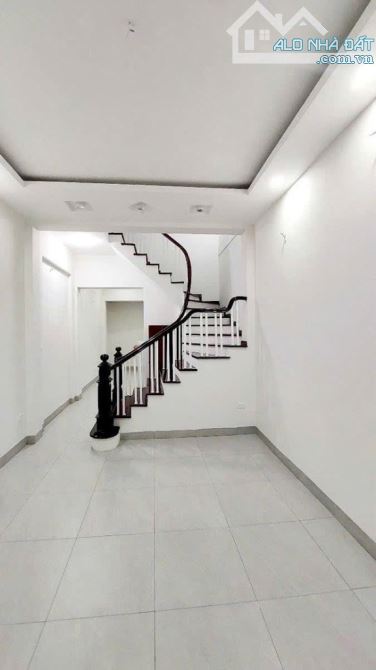 Nhà dân xây Dương Quảng Hàm - Cầu Giấy 45m2 nhỉnh 11 tỷ xây 4 tầng - sẵn sổ - 100M RA NGUY - 2