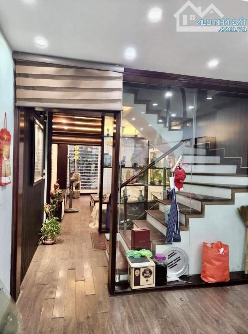 Bán nhà ngõ 10M Vỉa hè KINH DOANH Trần Quốc Hoàn, Cầu Giấy 50m 5T MT4,13 Sổ A4 19,69 tỷ - 2