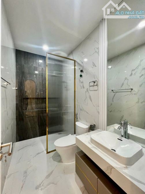 Bán nhà đường Nguyễn Văn Linh cạnh ngã tư Nguyễn Hoàng - 2