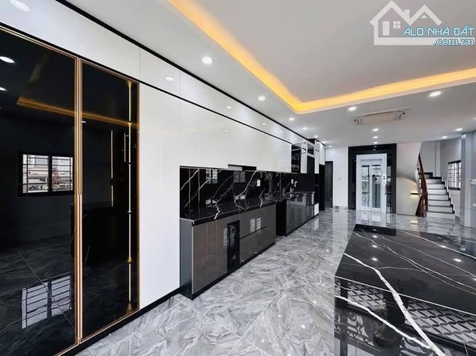 Bán nhà phân lô Nguyễn Văn Huyên 7 tầng, thang máy, gara ô tô, 30m ra phố, chỉ 18.5 tỷ. - 2