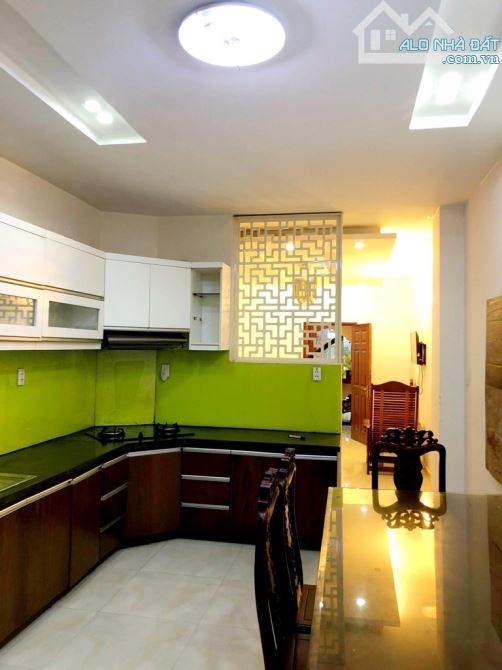 BÁN NHÀ NGUYỄN CỬU VÂN, BÌNH THẠNH -  HẺM XE HƠI - KẾ Q1 - 3 TẦNG - DT 105M2 - NHỈNH 13 TỶ - 2