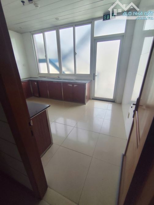 Cho Thuê Văn Phòng Đường Trần Hưng Đạo Phường Cầu Kho Quận 1,DT 125m2 giá 25 triệu /tháng - 2