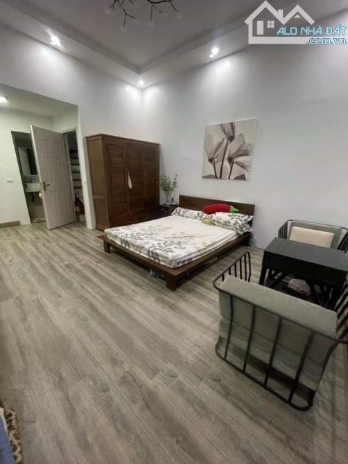 Bán nhà Quán Thánh Ba Đình Ngõ ô tô Dt 120 m2 4 tầng mt 6m Giá 43,5 tỷ lh Huyền 7X - 3