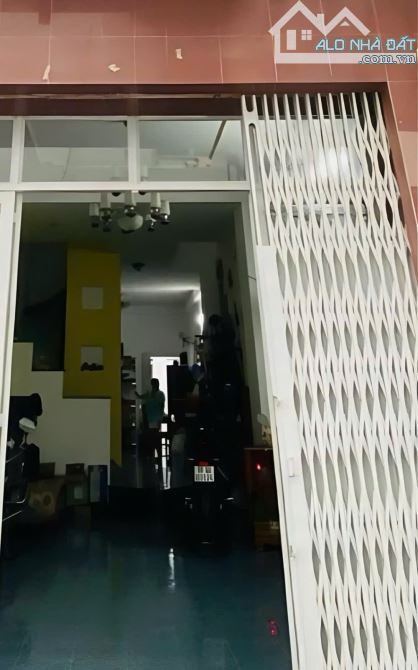 KHUVIP PHAN XÍCH LONG - NGUYỄN CÔNG HOAN +  Diện tích 70M (4 x 17,5)M; 3 tầng BTCT. - 3
