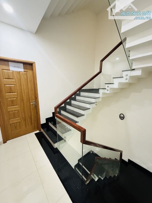 Bán Nhà  Q12 - 84M2 (4 x 21 ) - 4Tầng - Hẻm Nhựa Xe hơi - Nhỉnh 9Tỷ.. - 3