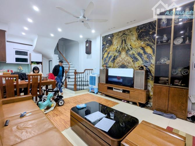 Bán siêu phẩm nhà dân đối diện ga Láng, 37m2 x 5t chỉ 7.6 Tỷ, xe ba gác tận cửa - 3