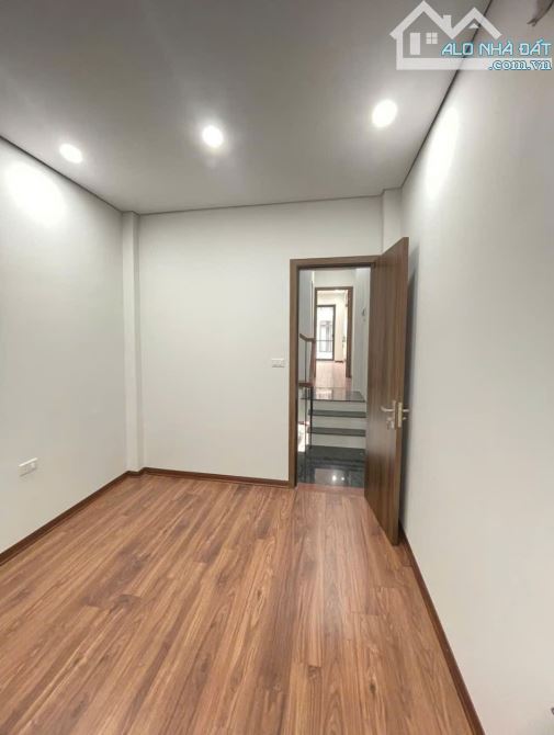Bán nhà Phố Thạch Bàn, Long Biên 45m2, 5 tầng, gần ô tô, 7.5 tỷ - 3