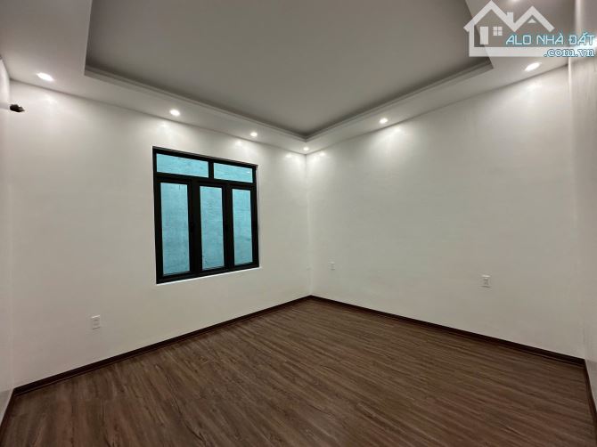 Mình bán nhà phố Thiên Lôi - Hải Phòng  - Diện tích gần 50m2 - Nhà 4 tầng có sân cổng - 4