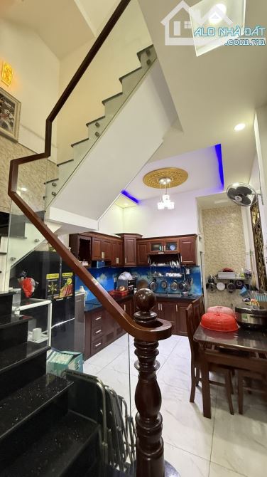 NHÀ KẾ HXH DIỆP MINH CHÂU GIÁP TÂN SƠN NHÌ,84M2 (4.3❌️19.5)m, 3 TẦNG btct, GIÁ 6.x TỶ - 4