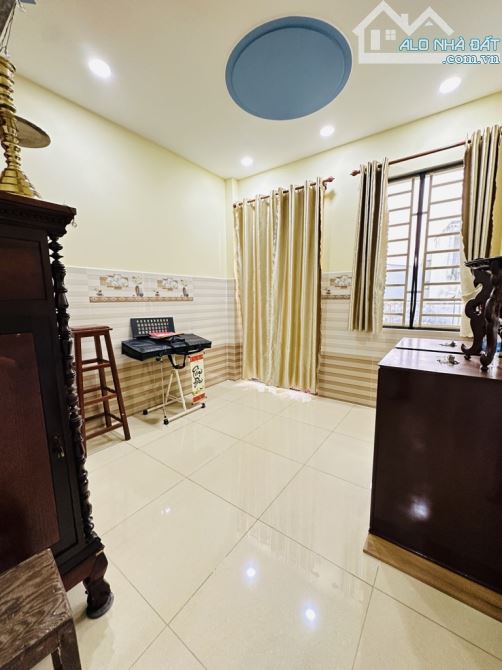 247 HOÀNG HOA THÁM - 68m2 - 3 tầng - 8T3 - 4