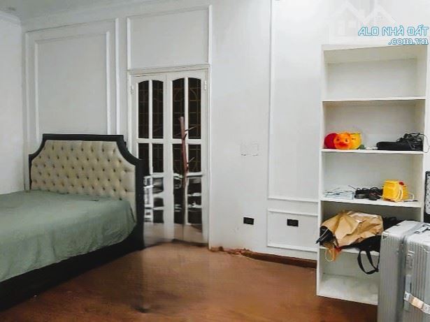 BÁN NHÀ PHÂN LÔ Ô TÔ VÀO NHÀ - HOÀNG QUỐC VIỆT – CẦU GIẤY - 2 MẶT THOÁNG CHỈ 17,9 TỎI - 4