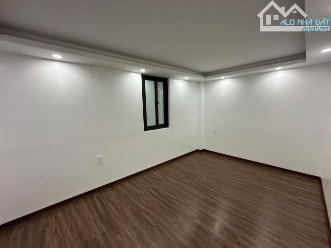 Mình bán nhà phố Thiên Lôi - Hải Phòng  - Diện tích gần 50m2 - Nhà 4 tầng có sân cổng - 5