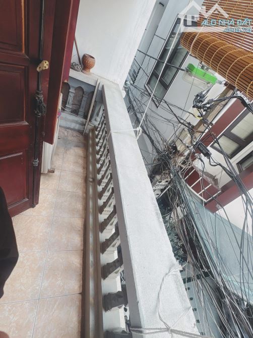 Bán gấp nhà Yên Lạc 39/43m2, 4T dân xây, ngõ thông, phân lô, gần phố. Giá 11.5 tỷ sổ đỏ cc