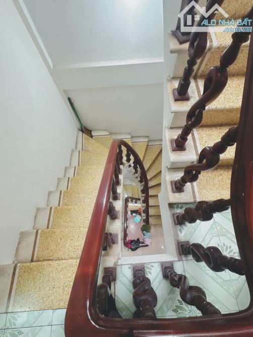 Bán gấp nhà Yên Lạc 39/43m2, 4T dân xây, ngõ thông, phân lô, gần phố. Giá 11.5 tỷ sổ đỏ cc