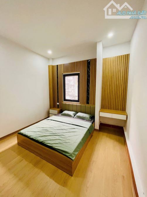 Bán nhà mặt phố Khương Thượng, 30mx3 tầng, giá 6.9, kinh doanh đa dạng, lô góc 3 thoáng - 7