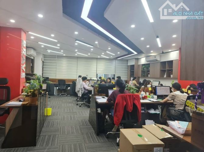 Bán toà Văn Phòng Phố Giải Phóng, Diện tích 600m2 x 11T, Mặt tiền 25m, 270 Tỷ