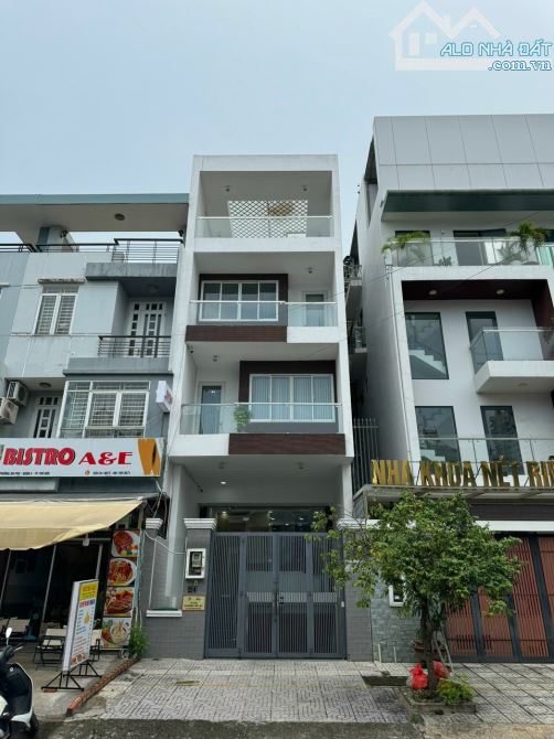 Bán nhà hẻm  Nguyễn Thị Minh Khai. P. Đakao. Q1. 4.6*27m. 3 tầng. 23.5 tỷ TL