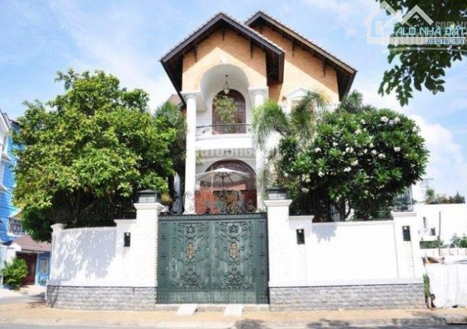 Bán Biệt Thự Gốc 2MT Đường 320 Bông Sao- 16m x 24m- 371.5m.2- 3 LẦU 6PN- F5 Q8- SỔ HỒNG