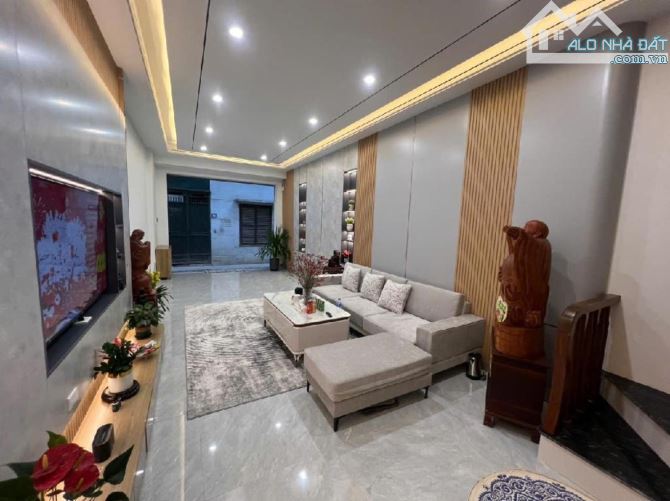 SIÊU PHẨM  BỒ ĐỀ - HOÀNG NHƯ TIÊP - 7 TẦNG THANG MÁY - FULL NỘI THẤT CAO CẤP - GẦN Ô TÔ TR