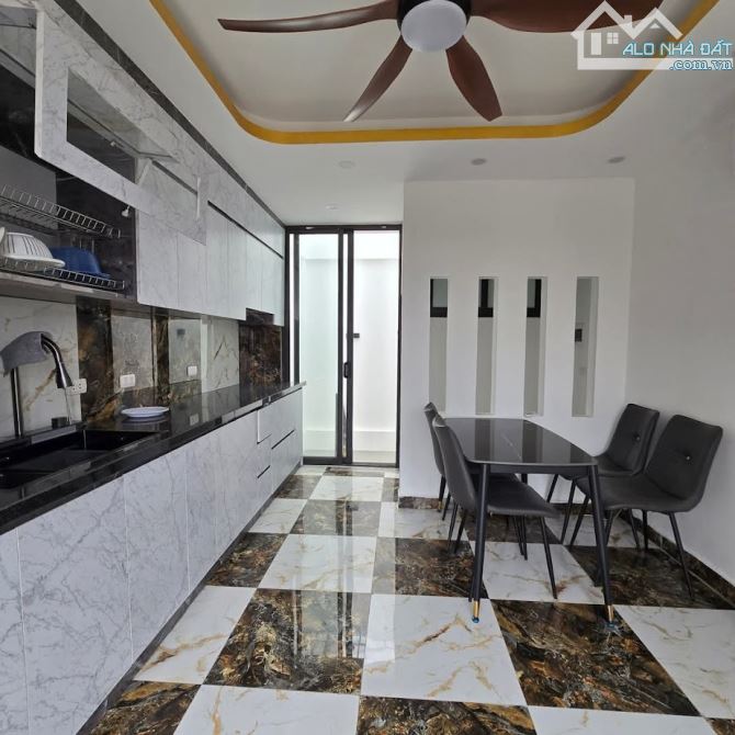 NHÀ VIP HUỲNH THÚC KHÁNG 3 Ô TÔ TRÁNH 36Mx7T TM, MT 3.5M, GIÁ 18 TỶ