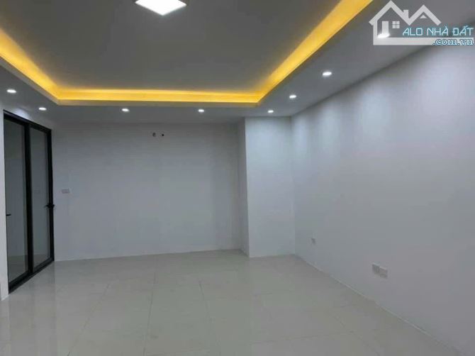 HIẾM ! Cho thuê Duplex 240m2 5 phòng ngủ tòa Sapphire Palce số 4 Chính Kinh !!