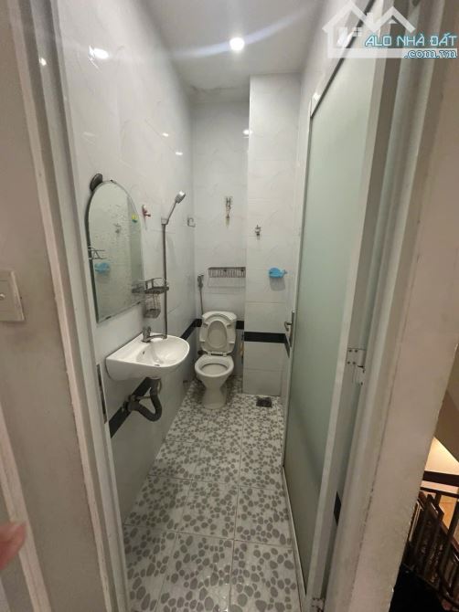 Tám Danh p4 Q8, nở hậu, view landmark bitexco, 32m2, cách mặt tiền 10m
